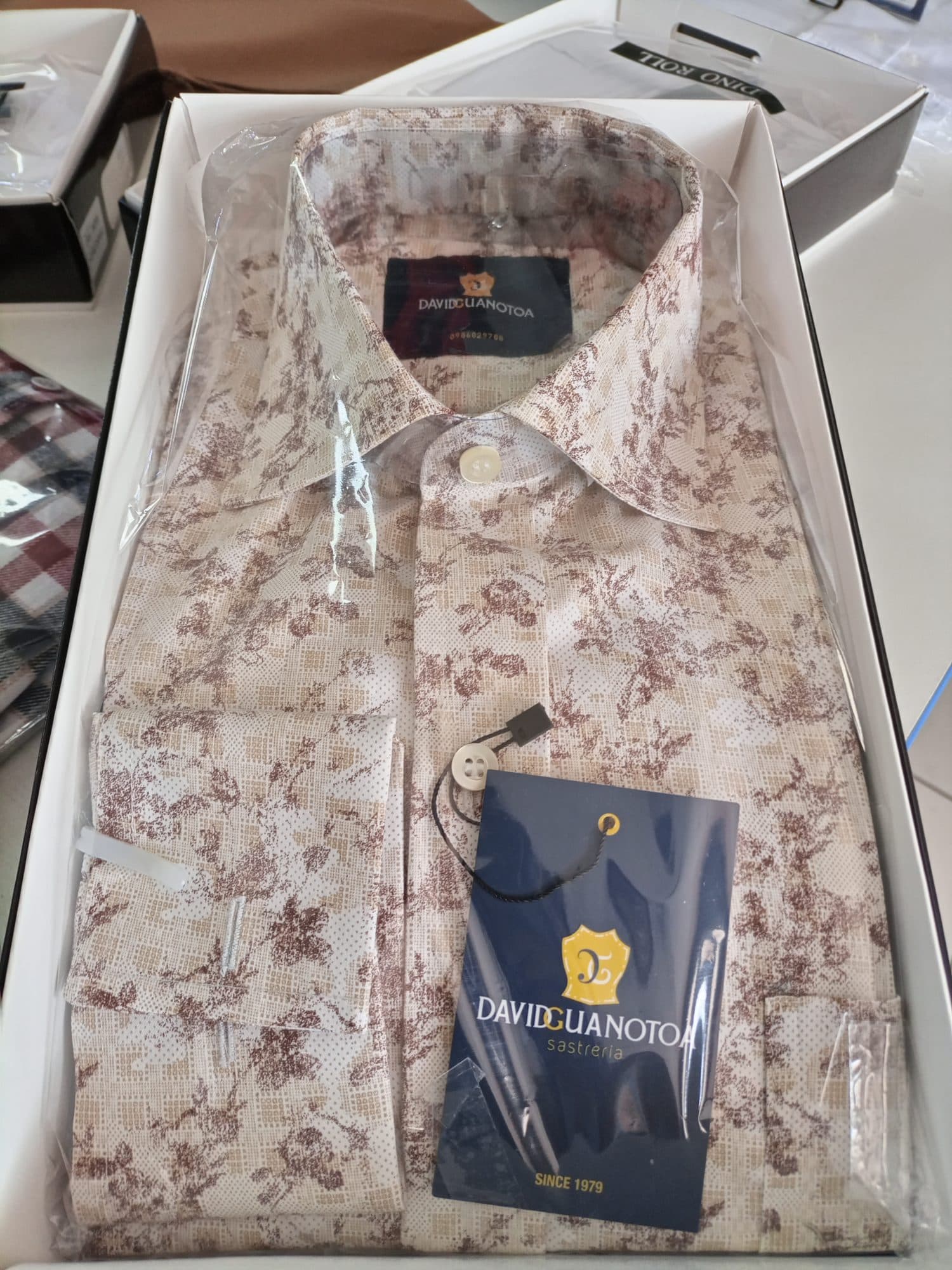 Camisa estampada en tonos tierra