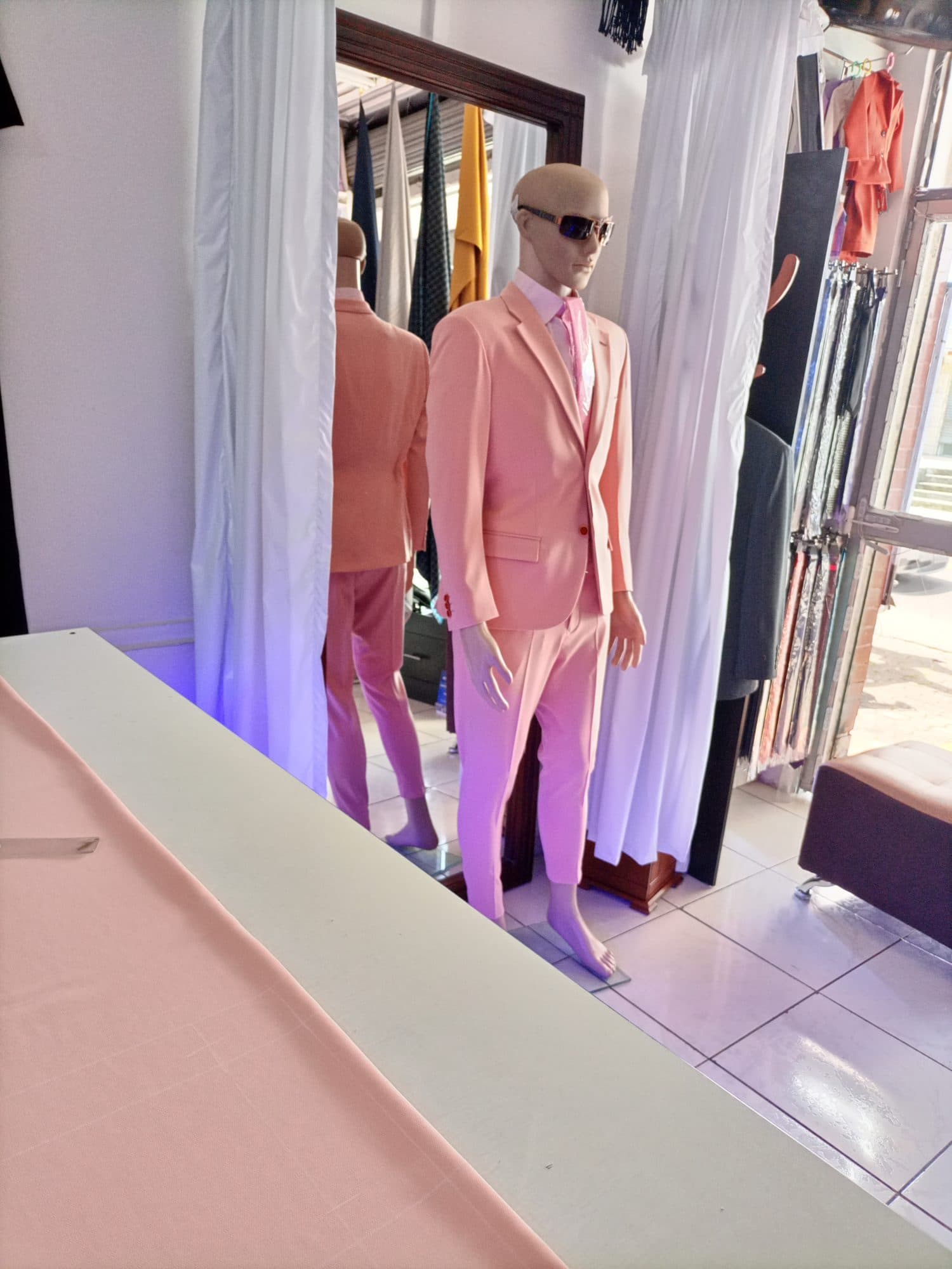 Traje rosado de dos piezas